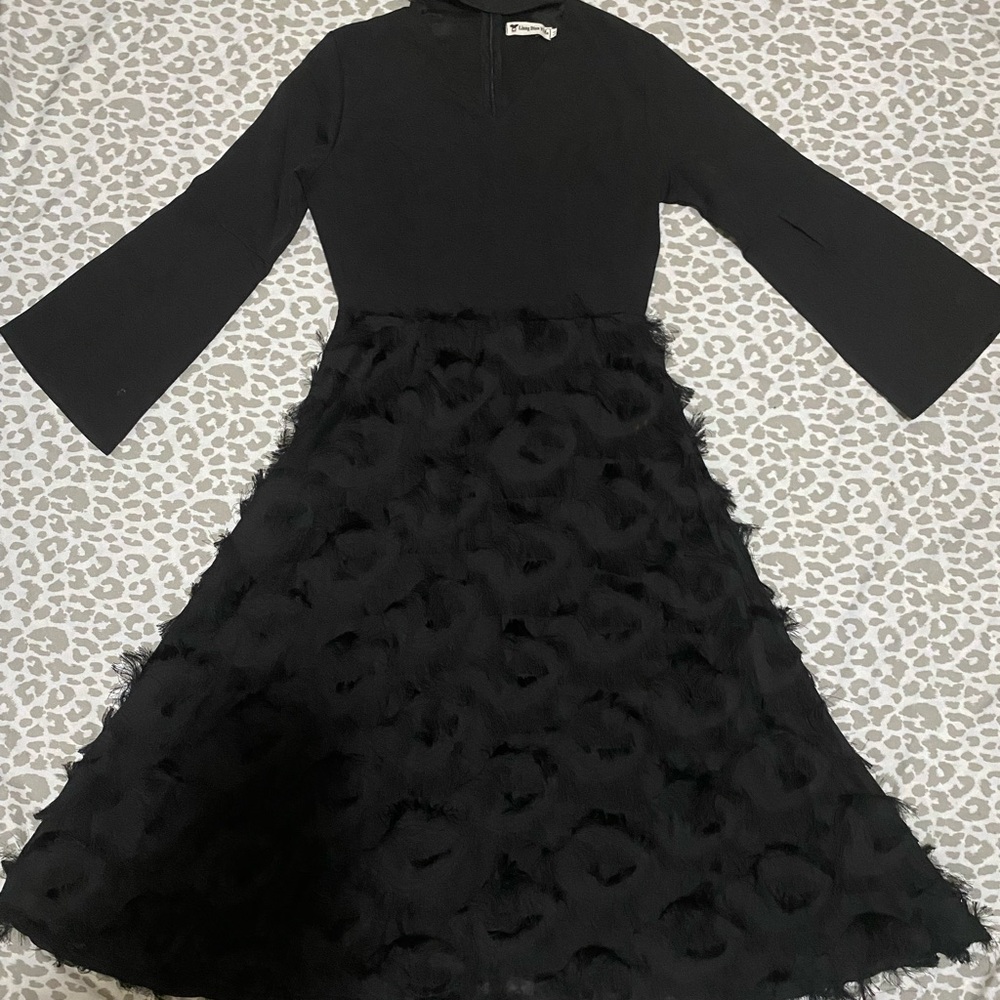 Elegant Maxi Black Feathered Dress With V Neckline and Flared Sleeves